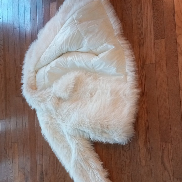 New OMG CUTE REVERSIBLE OVERSIZED FAUX FUR PUFFER, onesize, Akira - Picture 4 of 8